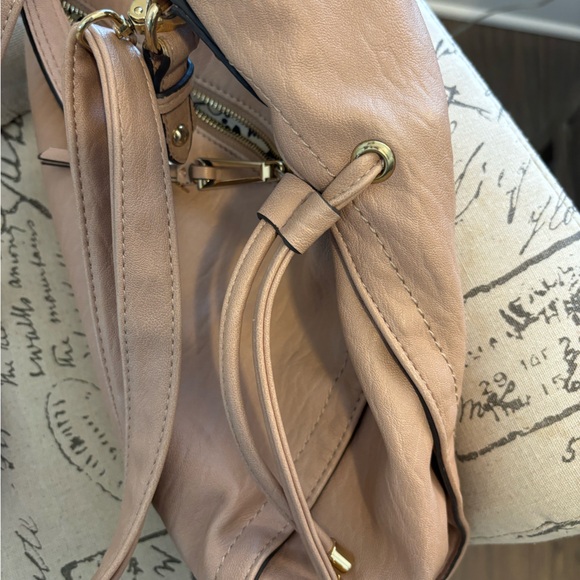 Jessica Simpson purse, light pink, black and white design inside, gold zipper - Picture 2 of 7